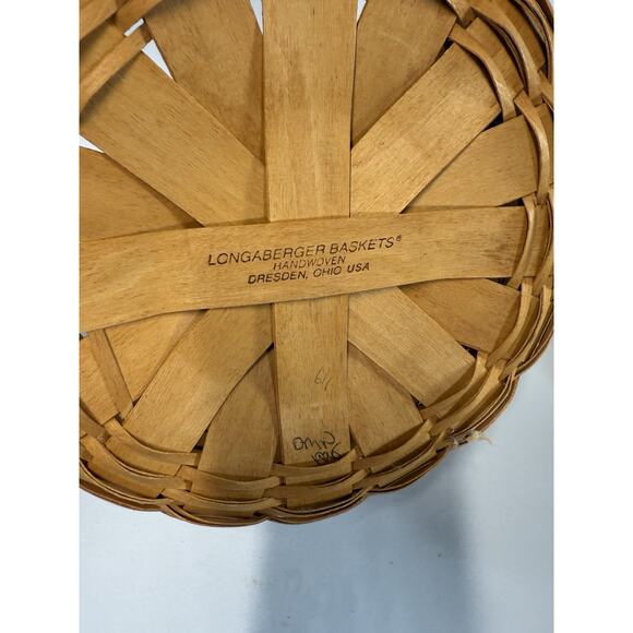 1996 Longaberger Darning Basket w/Liner, Protector and Buttons Tie-On 10RD x 4H - Picture 4 of 4